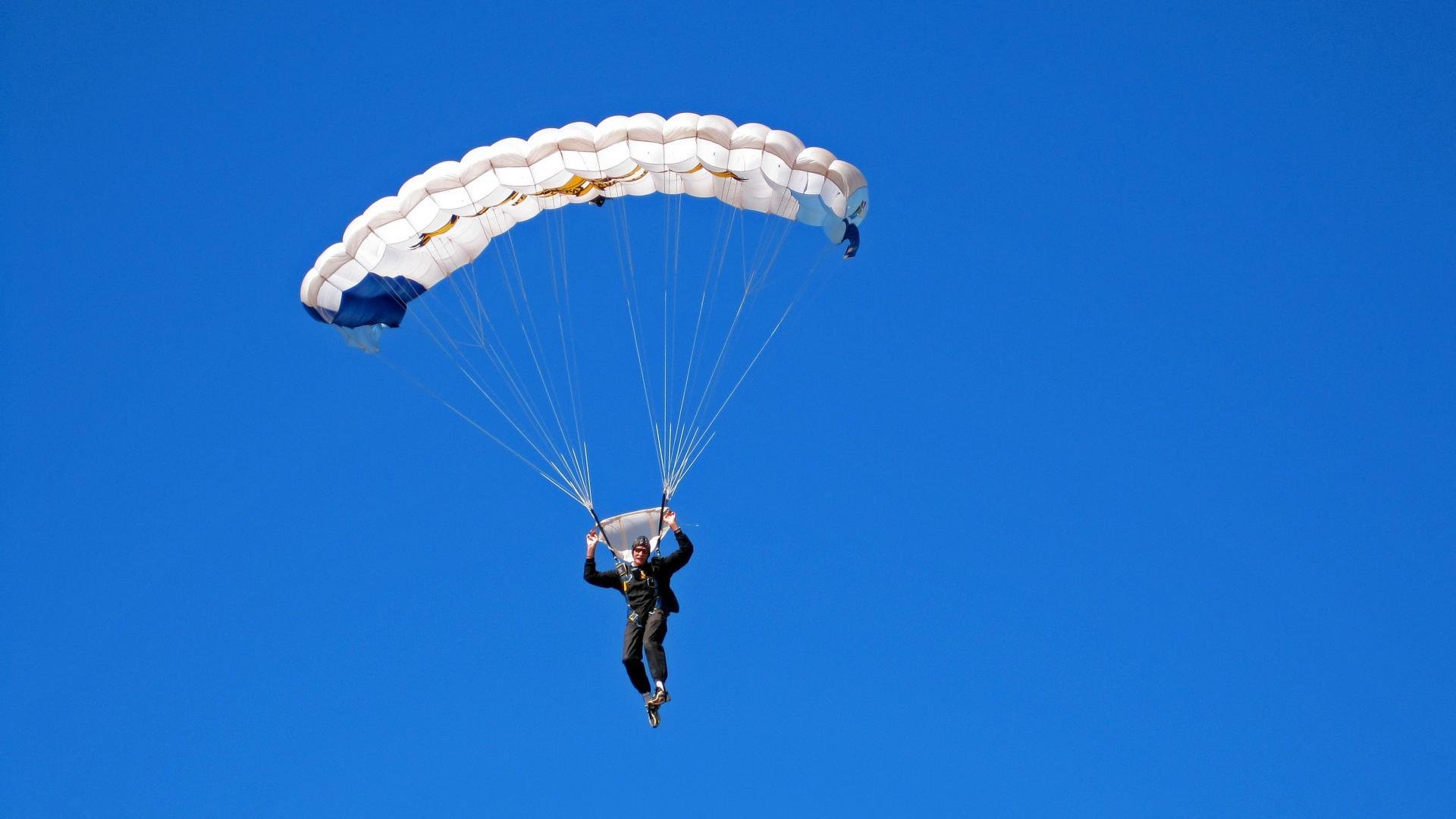 英超最后冲刺：悬念激烈，冠军花落谁家？，英超最后几名降级